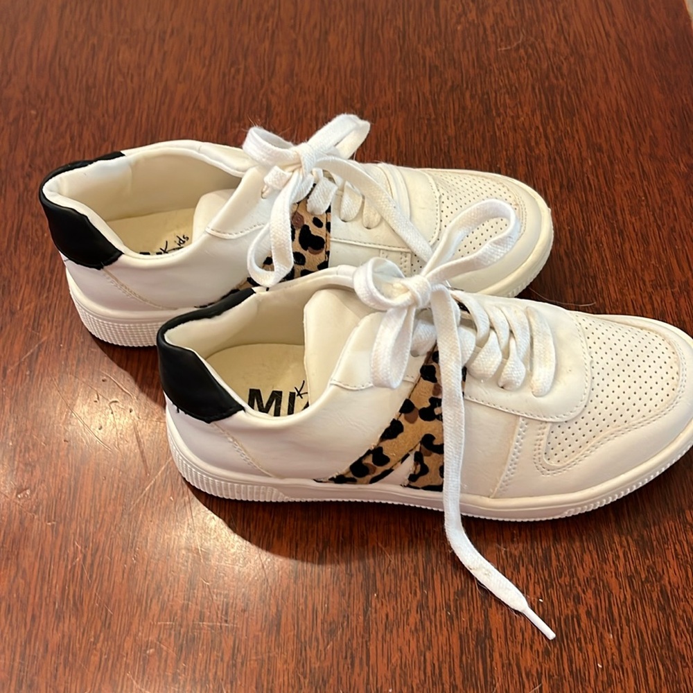 Mia kids sneakers